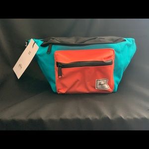 Herschel Seventeen Hip Pack